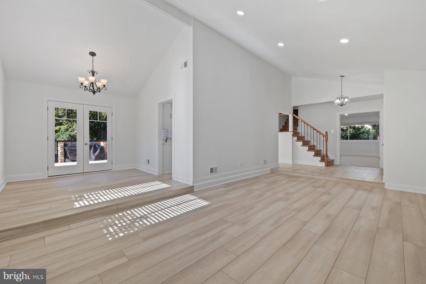 110 SUGARLAND RUN DR, STERLING, Virginia 20164, 4 Bedrooms Bedrooms, 11 Rooms Rooms,3 BathroomsBathrooms,Residential,For sale,110 SUGARLAND RUN DR,VALO2108256 MLS # VALO2108256