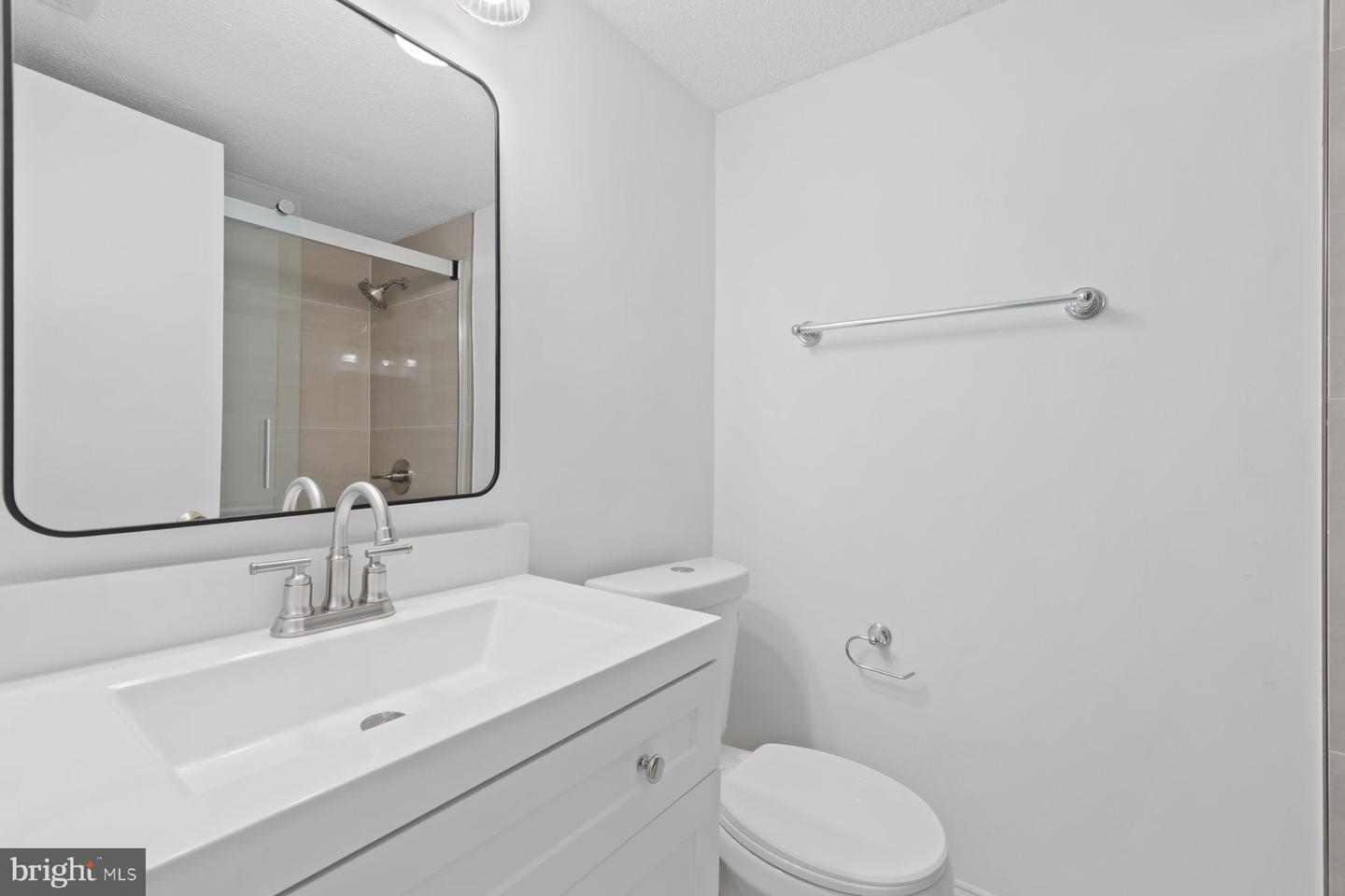 110 SUGARLAND RUN DR, STERLING, Virginia 20164, 4 Bedrooms Bedrooms, 11 Rooms Rooms,3 BathroomsBathrooms,Residential,For sale,110 SUGARLAND RUN DR,VALO2108256 MLS # VALO2108256
