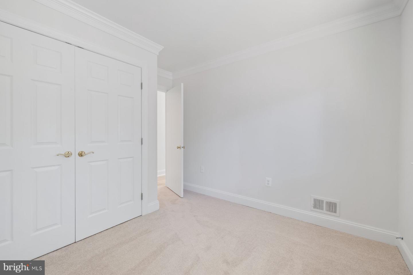 110 SUGARLAND RUN DR, STERLING, Virginia 20164, 4 Bedrooms Bedrooms, 11 Rooms Rooms,3 BathroomsBathrooms,Residential,For sale,110 SUGARLAND RUN DR,VALO2108256 MLS # VALO2108256