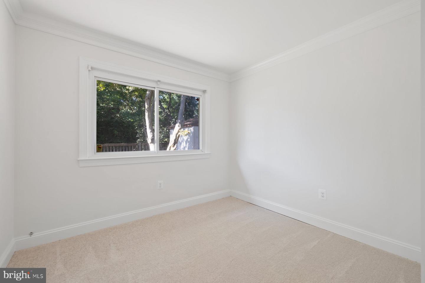 110 SUGARLAND RUN DR, STERLING, Virginia 20164, 4 Bedrooms Bedrooms, 11 Rooms Rooms,3 BathroomsBathrooms,Residential,For sale,110 SUGARLAND RUN DR,VALO2108256 MLS # VALO2108256
