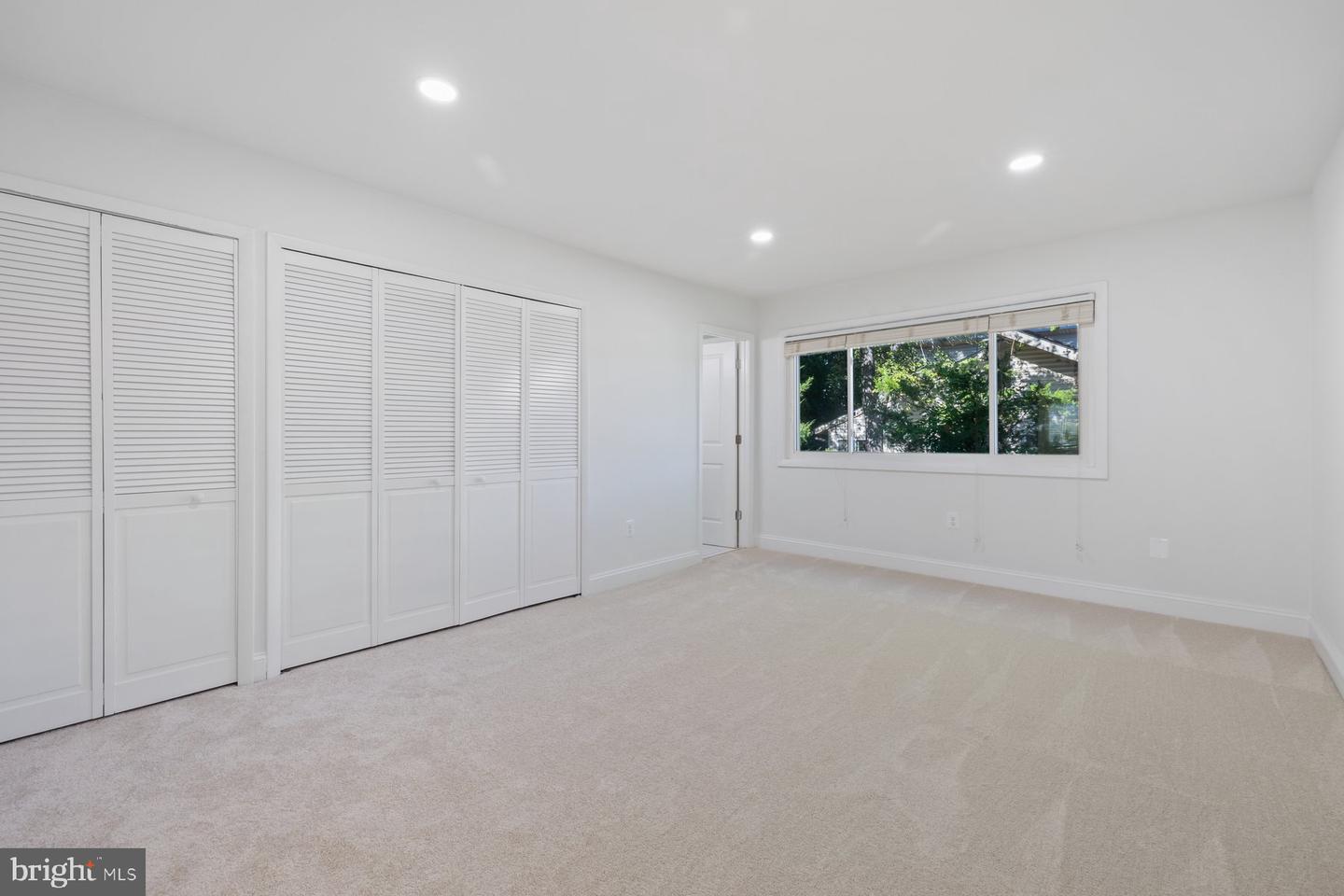 110 SUGARLAND RUN DR, STERLING, Virginia 20164, 4 Bedrooms Bedrooms, 11 Rooms Rooms,3 BathroomsBathrooms,Residential,For sale,110 SUGARLAND RUN DR,VALO2108256 MLS # VALO2108256