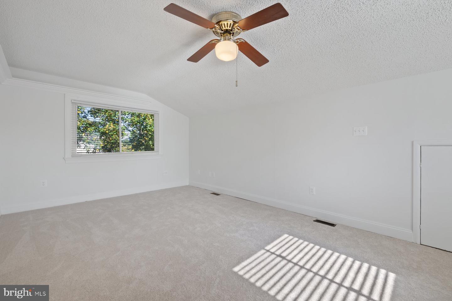 110 SUGARLAND RUN DR, STERLING, Virginia 20164, 4 Bedrooms Bedrooms, 11 Rooms Rooms,3 BathroomsBathrooms,Residential,For sale,110 SUGARLAND RUN DR,VALO2108256 MLS # VALO2108256
