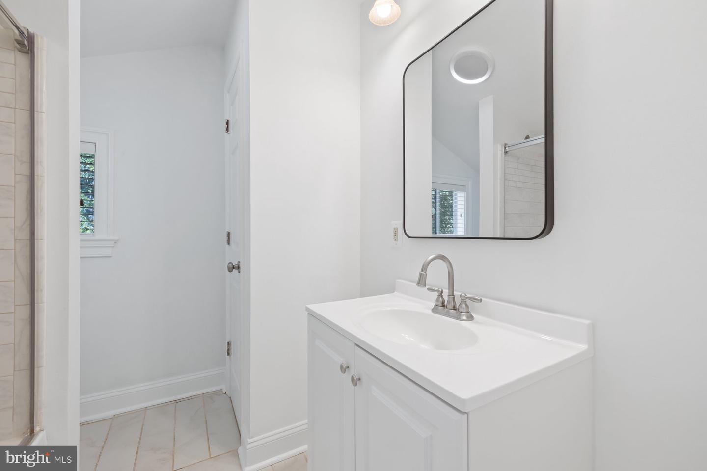 110 SUGARLAND RUN DR, STERLING, Virginia 20164, 4 Bedrooms Bedrooms, 11 Rooms Rooms,3 BathroomsBathrooms,Residential,For sale,110 SUGARLAND RUN DR,VALO2108256 MLS # VALO2108256