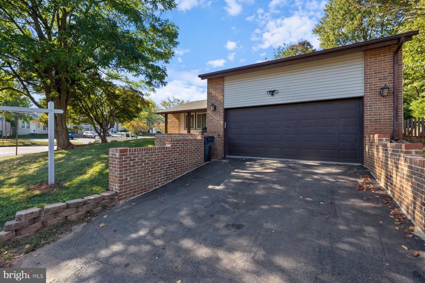110 SUGARLAND RUN DR, STERLING, Virginia 20164, 4 Bedrooms Bedrooms, 11 Rooms Rooms,3 BathroomsBathrooms,Residential,For sale,110 SUGARLAND RUN DR,VALO2108256 MLS # VALO2108256
