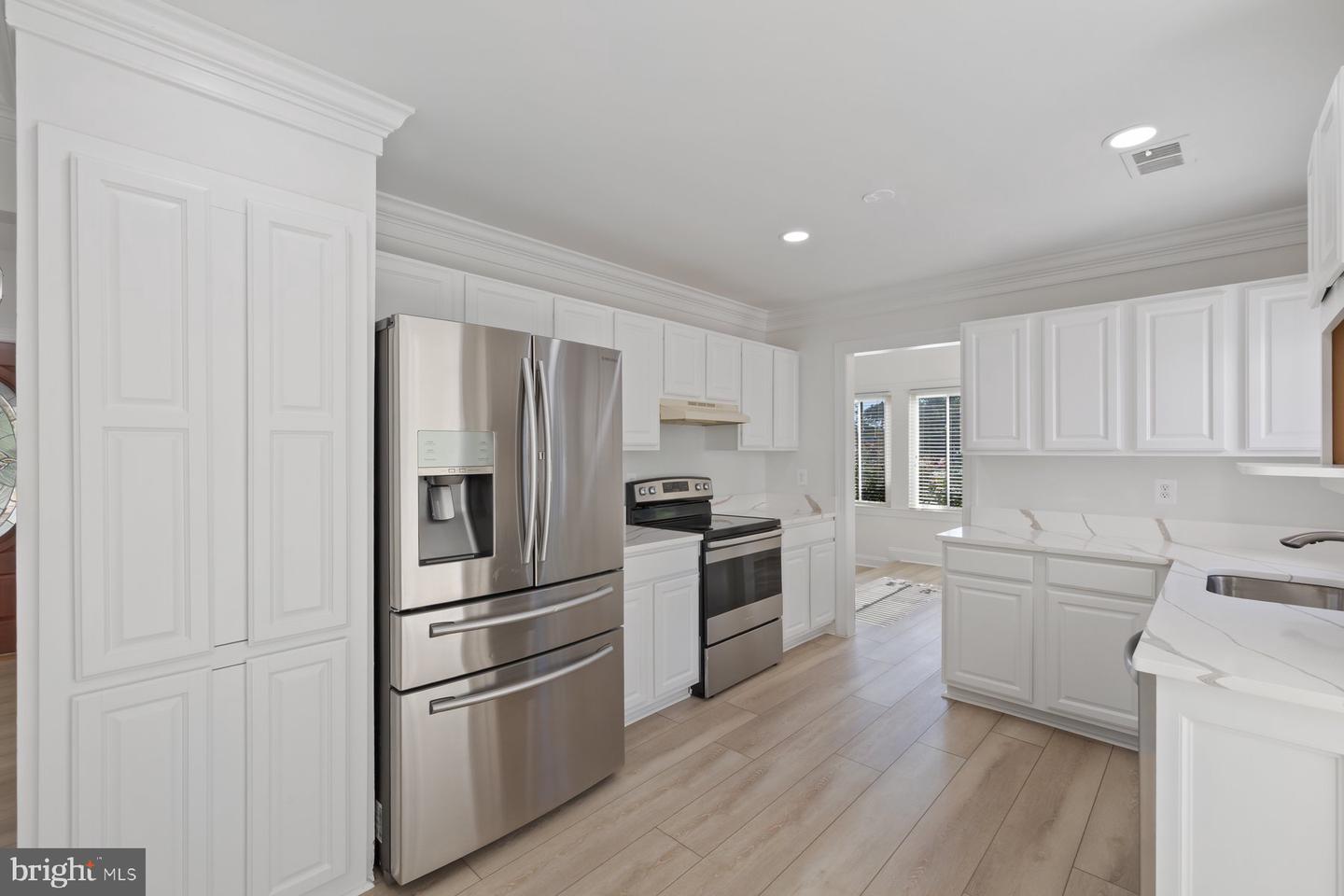 110 SUGARLAND RUN DR, STERLING, Virginia 20164, 4 Bedrooms Bedrooms, 11 Rooms Rooms,3 BathroomsBathrooms,Residential,For sale,110 SUGARLAND RUN DR,VALO2108256 MLS # VALO2108256