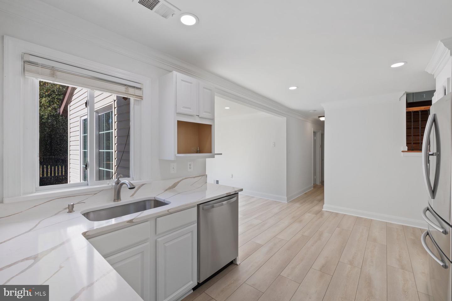 110 SUGARLAND RUN DR, STERLING, Virginia 20164, 4 Bedrooms Bedrooms, 11 Rooms Rooms,3 BathroomsBathrooms,Residential,For sale,110 SUGARLAND RUN DR,VALO2108256 MLS # VALO2108256