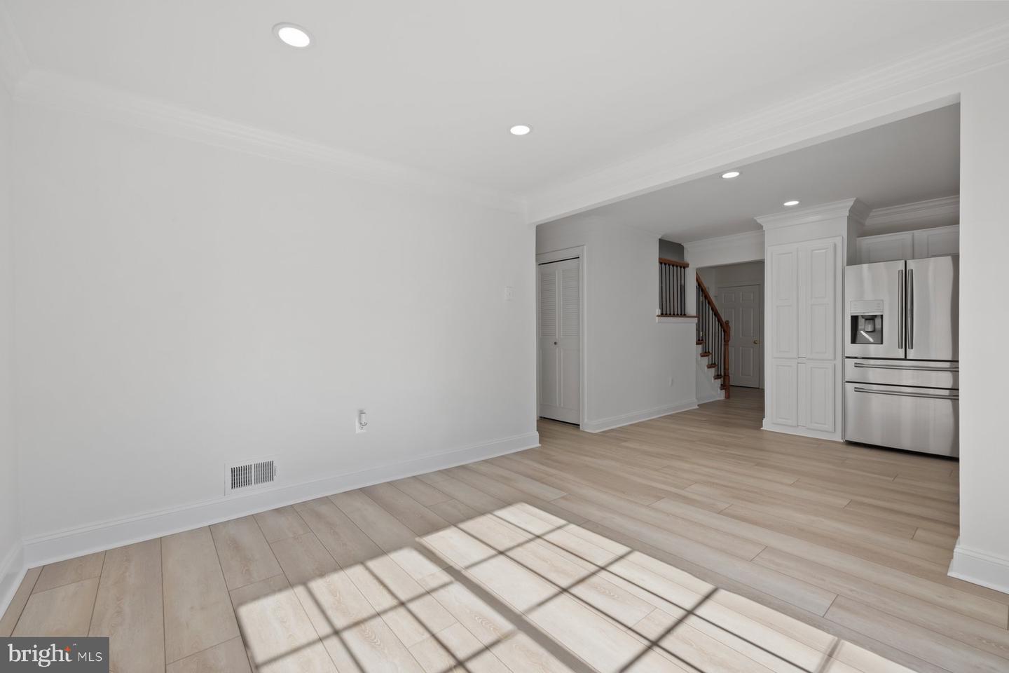 110 SUGARLAND RUN DR, STERLING, Virginia 20164, 4 Bedrooms Bedrooms, 11 Rooms Rooms,3 BathroomsBathrooms,Residential,For sale,110 SUGARLAND RUN DR,VALO2108256 MLS # VALO2108256