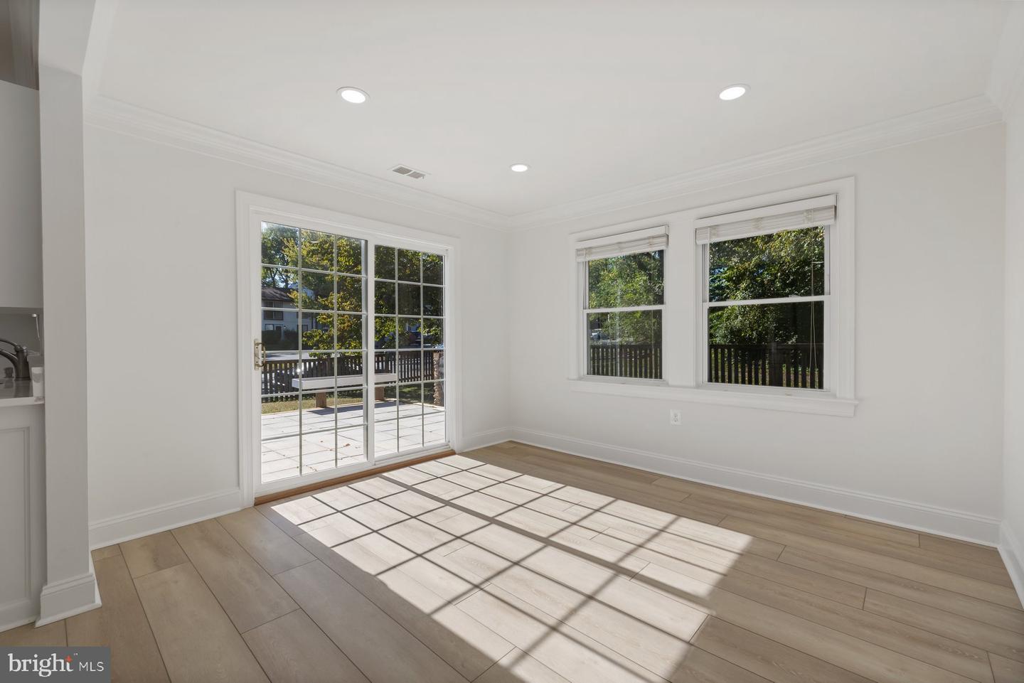 110 SUGARLAND RUN DR, STERLING, Virginia 20164, 4 Bedrooms Bedrooms, 11 Rooms Rooms,3 BathroomsBathrooms,Residential,For sale,110 SUGARLAND RUN DR,VALO2108256 MLS # VALO2108256