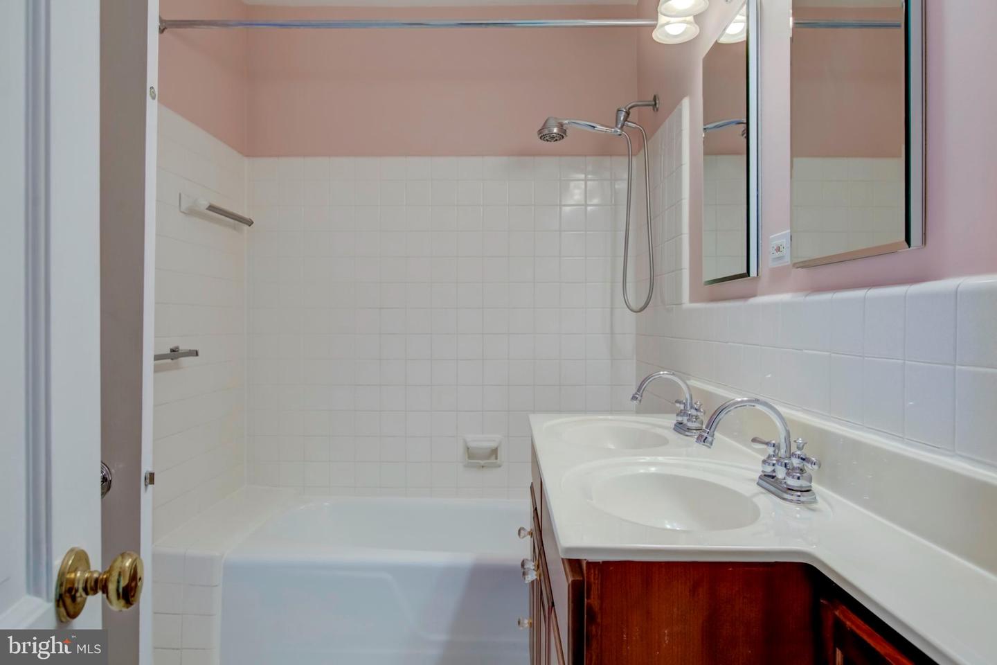 328 CONSTITUTION AVE NE, WASHINGTON, District Of Columbia 20002, 4 Bedrooms Bedrooms, ,2 BathroomsBathrooms,Residential,For sale,328 CONSTITUTION AVE NE,DCDC2225450 MLS # DCDC2225450