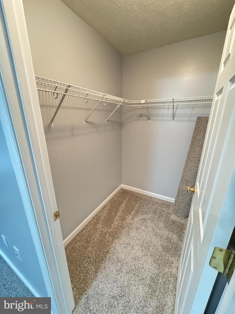 34 STUART CT, STRASBURG, Virginia 22657, 4 Bedrooms Bedrooms, 14 Rooms Rooms,3 BathroomsBathrooms,Residential,For sale,34 STUART CT,VASH2012688 MLS # VASH2012688