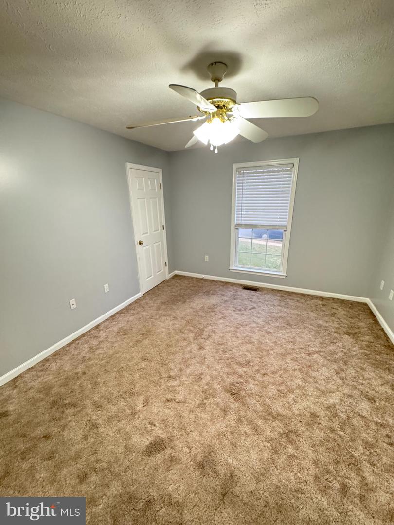 34 STUART CT, STRASBURG, Virginia 22657, 4 Bedrooms Bedrooms, 14 Rooms Rooms,3 BathroomsBathrooms,Residential,For sale,34 STUART CT,VASH2012688 MLS # VASH2012688