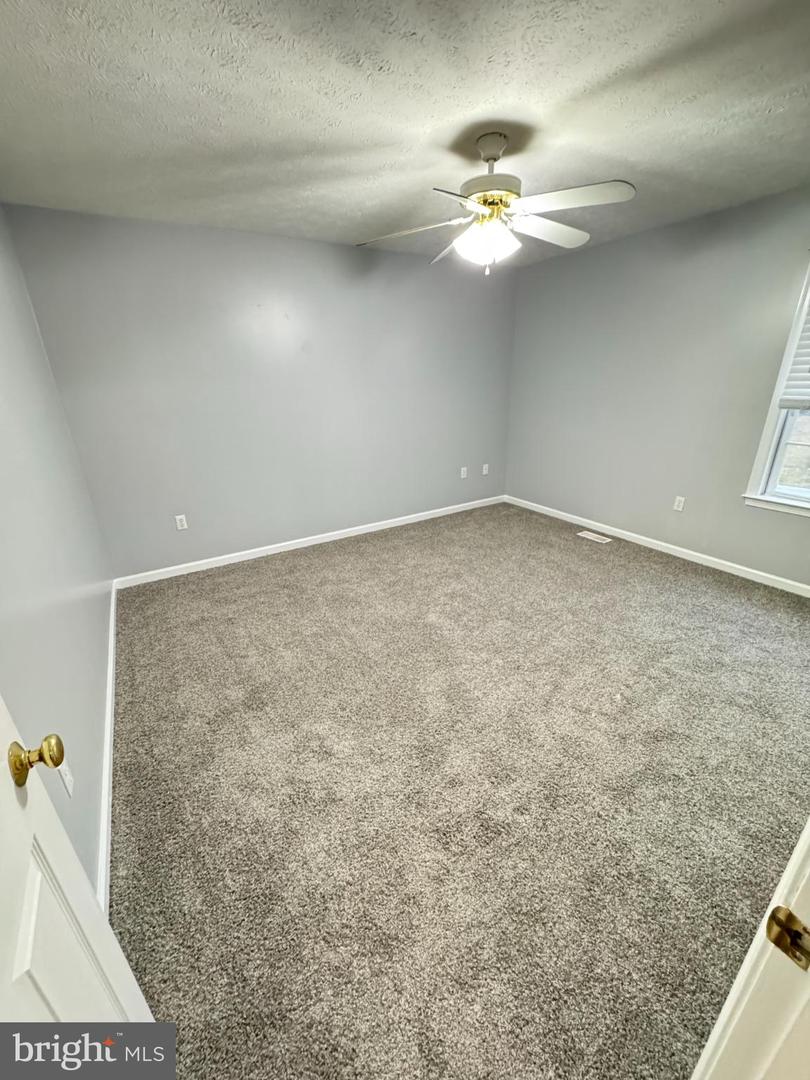 34 STUART CT, STRASBURG, Virginia 22657, 4 Bedrooms Bedrooms, 14 Rooms Rooms,3 BathroomsBathrooms,Residential,For sale,34 STUART CT,VASH2012688 MLS # VASH2012688