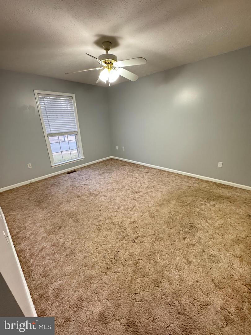 34 STUART CT, STRASBURG, Virginia 22657, 4 Bedrooms Bedrooms, 14 Rooms Rooms,3 BathroomsBathrooms,Residential,For sale,34 STUART CT,VASH2012688 MLS # VASH2012688