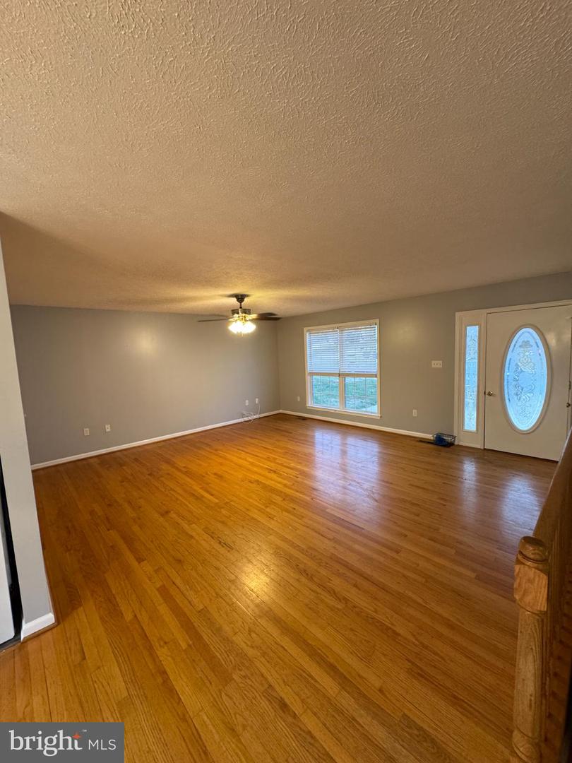 34 STUART CT, STRASBURG, Virginia 22657, 4 Bedrooms Bedrooms, 14 Rooms Rooms,3 BathroomsBathrooms,Residential,For sale,34 STUART CT,VASH2012688 MLS # VASH2012688