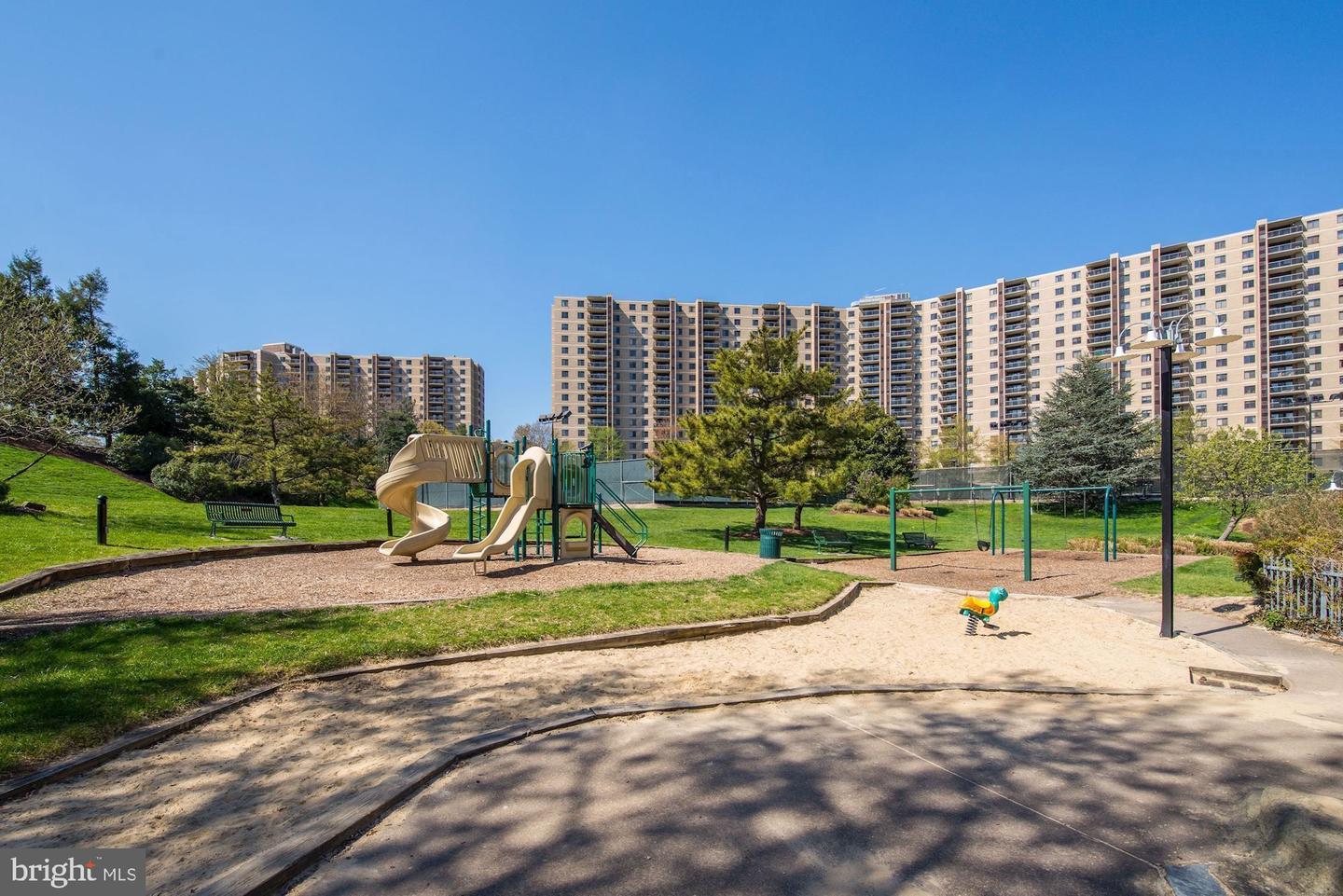 309 YOAKUM PKWY #1218, ALEXANDRIA, Virginia 22304, 3 Bedrooms Bedrooms, ,2 BathroomsBathrooms,Residential,For sale,309 YOAKUM PKWY #1218,VAAX2050500 MLS # VAAX2050500