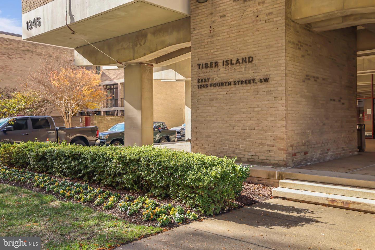 1245 4TH ST SW #E106, WASHINGTON, District Of Columbia 20024, 1 Bedroom Bedrooms, 4 Rooms Rooms,1 BathroomBathrooms,Residential,For sale,1245 4TH ST SW #E106,DCDC2225478 MLS # DCDC2225478