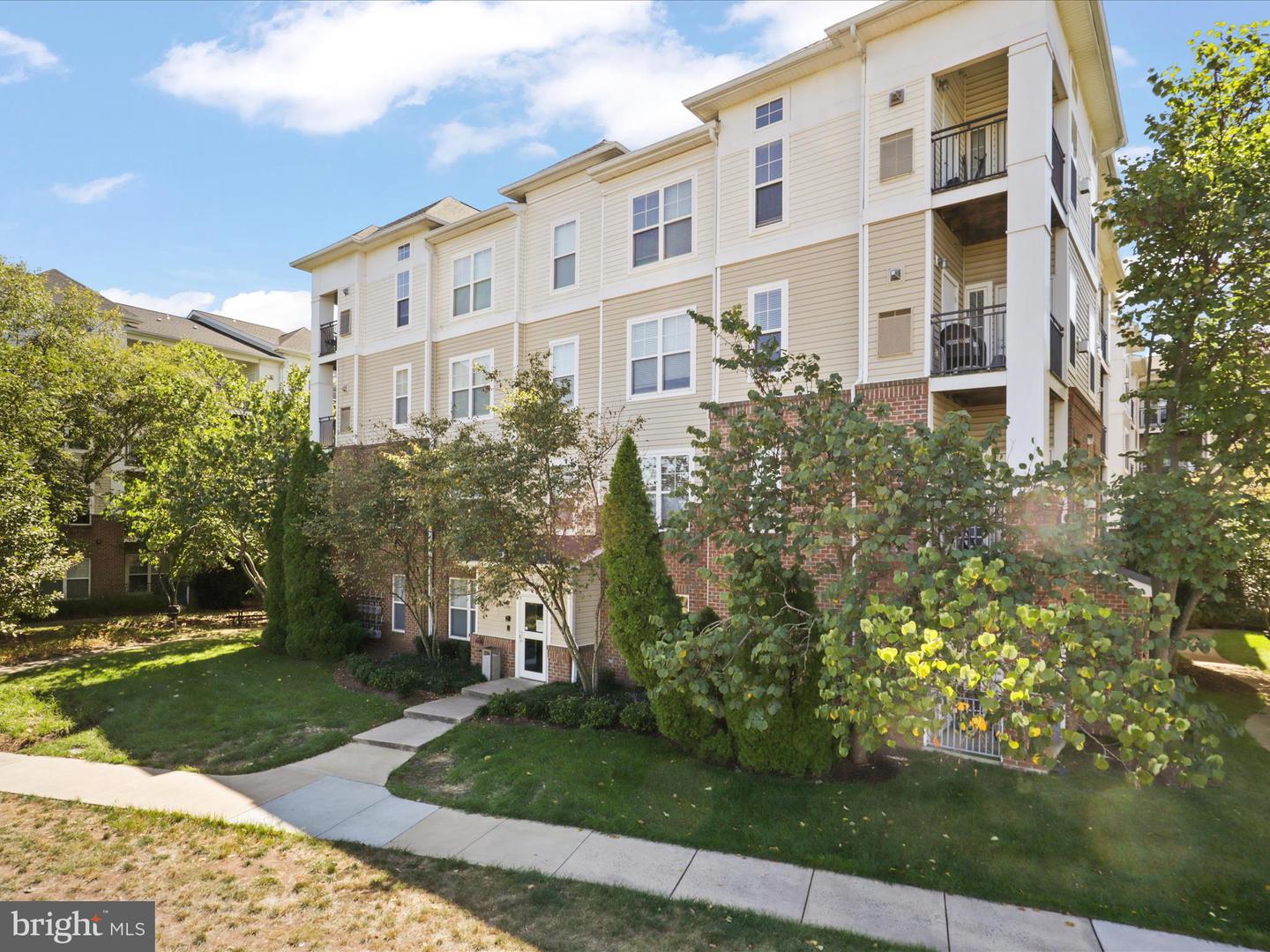 3820 LIGHTFOOT ST #214, CHANTILLY, Virginia 20151, 2 Bedrooms Bedrooms, ,1 BathroomBathrooms,Residential,For sale,3820 LIGHTFOOT ST #214,VAFX2272744 MLS # VAFX2272744