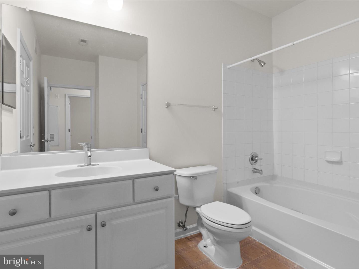 3820 LIGHTFOOT ST #214, CHANTILLY, Virginia 20151, 2 Bedrooms Bedrooms, ,1 BathroomBathrooms,Residential,For sale,3820 LIGHTFOOT ST #214,VAFX2272744 MLS # VAFX2272744