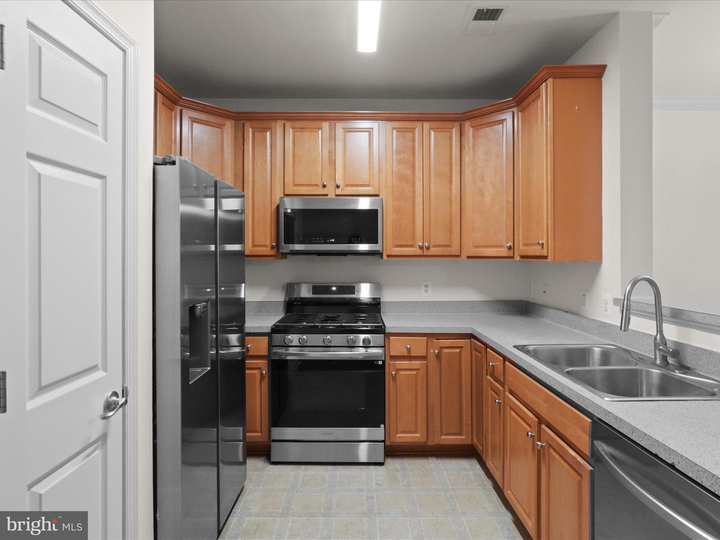 3820 LIGHTFOOT ST #214, CHANTILLY, Virginia 20151, 2 Bedrooms Bedrooms, ,1 BathroomBathrooms,Residential,For sale,3820 LIGHTFOOT ST #214,VAFX2272744 MLS # VAFX2272744