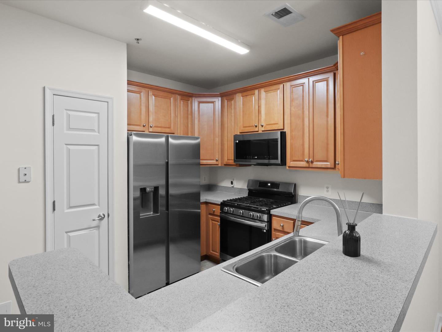 3820 LIGHTFOOT ST #214, CHANTILLY, Virginia 20151, 2 Bedrooms Bedrooms, ,1 BathroomBathrooms,Residential,For sale,3820 LIGHTFOOT ST #214,VAFX2272744 MLS # VAFX2272744