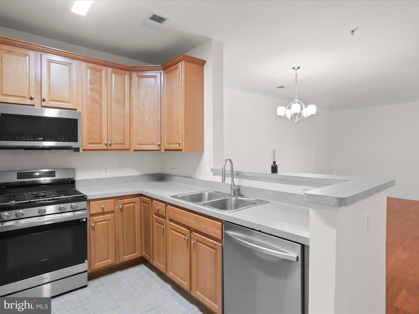 3820 LIGHTFOOT ST #214, CHANTILLY, Virginia 20151, 2 Bedrooms Bedrooms, ,1 BathroomBathrooms,Residential,For sale,3820 LIGHTFOOT ST #214,VAFX2272744 MLS # VAFX2272744