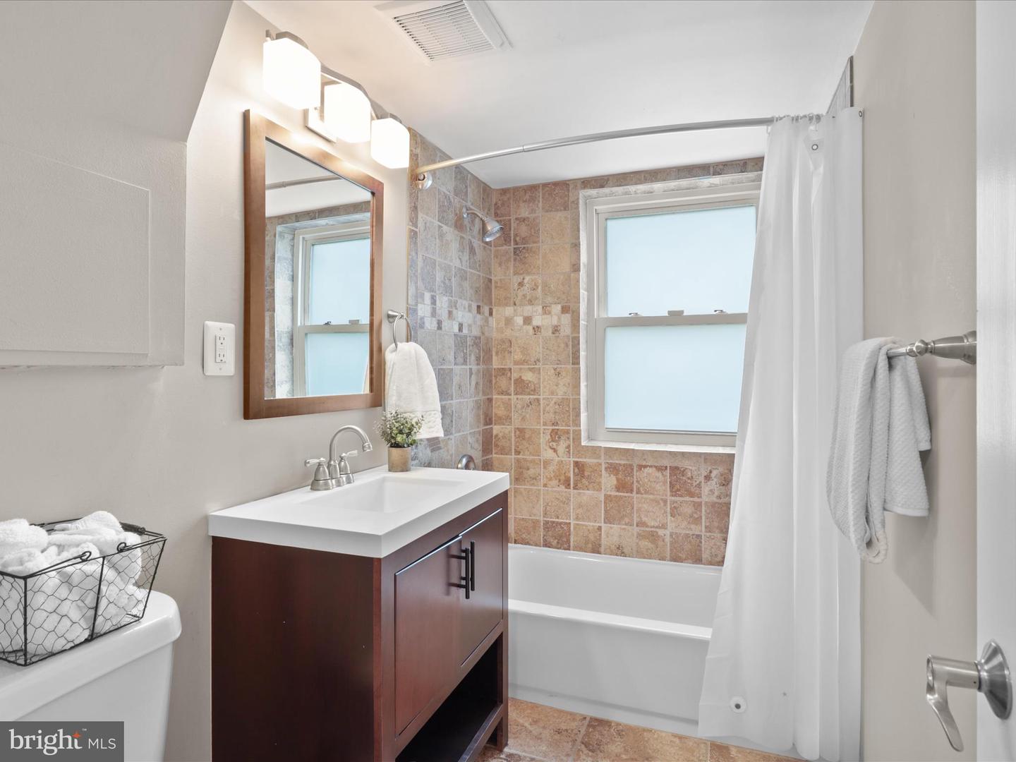 6330 GENTELE CT, ALEXANDRIA, Virginia 22310, 3 Bedrooms Bedrooms, ,3 BathroomsBathrooms,Residential,For sale,6330 GENTELE CT,VAFX2272758 MLS # VAFX2272758