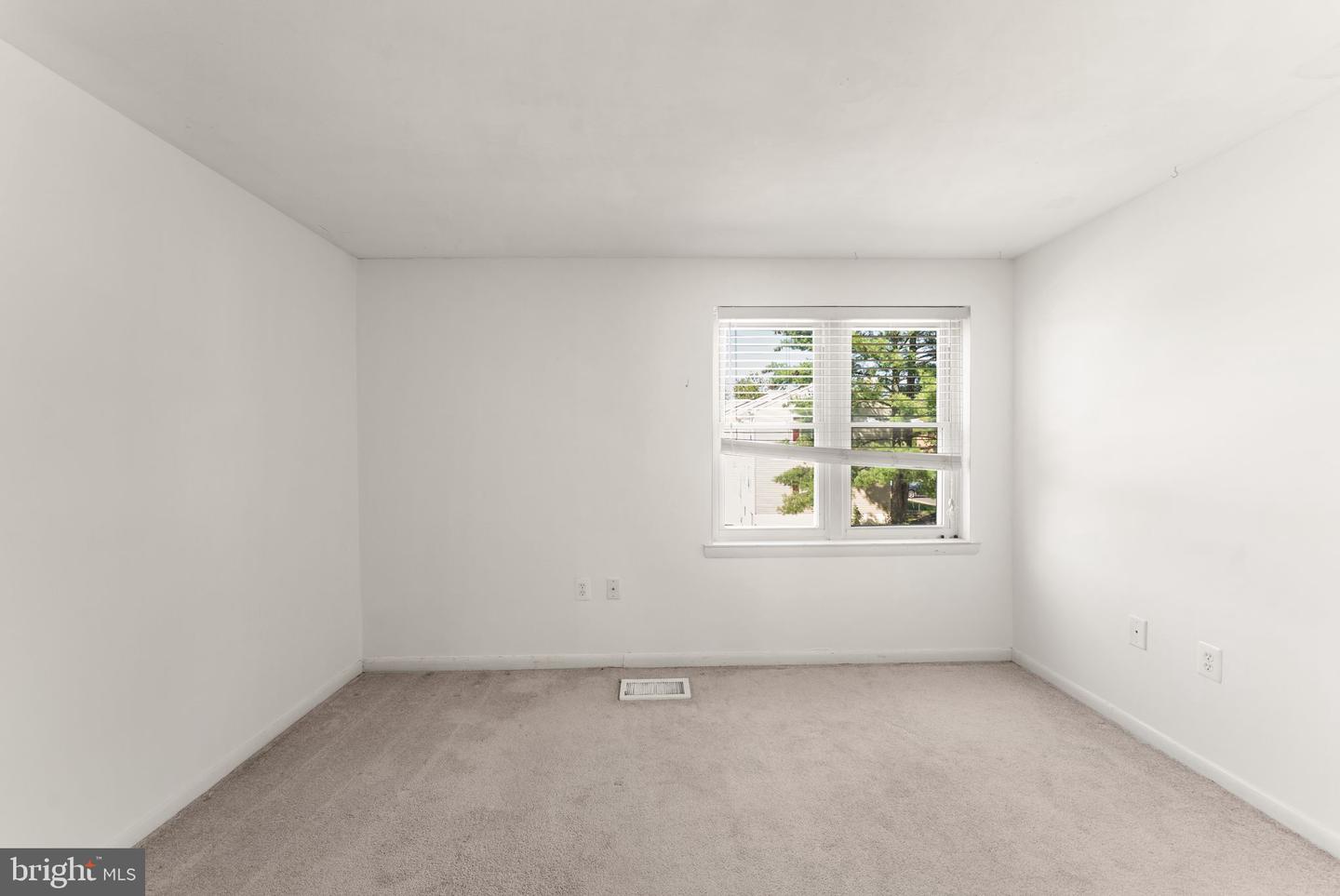 13838 BEAUJOLAIS CT, CHANTILLY, Virginia 20151, 2 Bedrooms Bedrooms, ,1 BathroomBathrooms,Residential,For sale,13838 BEAUJOLAIS CT,VAFX2272762 MLS # VAFX2272762