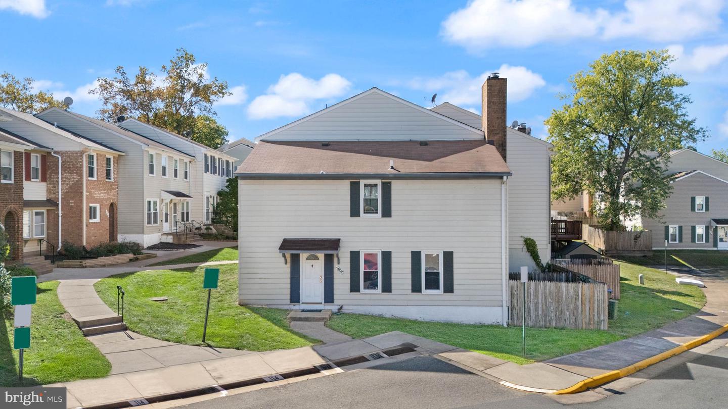13838 BEAUJOLAIS CT, CHANTILLY, Virginia 20151, 2 Bedrooms Bedrooms, ,1 BathroomBathrooms,Residential,For sale,13838 BEAUJOLAIS CT,VAFX2272762 MLS # VAFX2272762