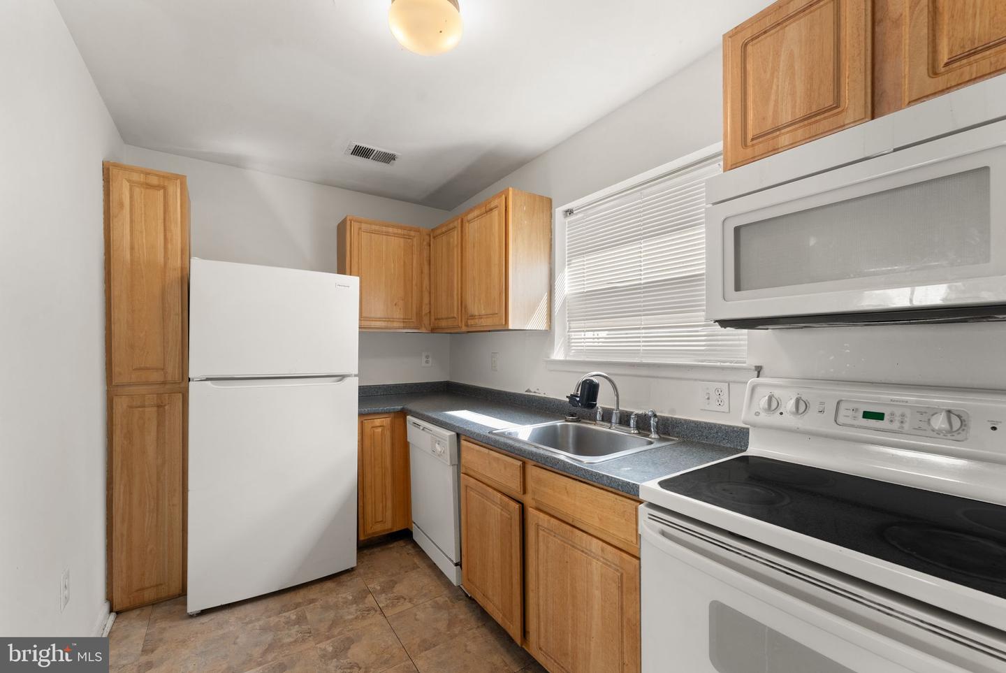 13838 BEAUJOLAIS CT, CHANTILLY, Virginia 20151, 2 Bedrooms Bedrooms, ,1 BathroomBathrooms,Residential,For sale,13838 BEAUJOLAIS CT,VAFX2272762 MLS # VAFX2272762