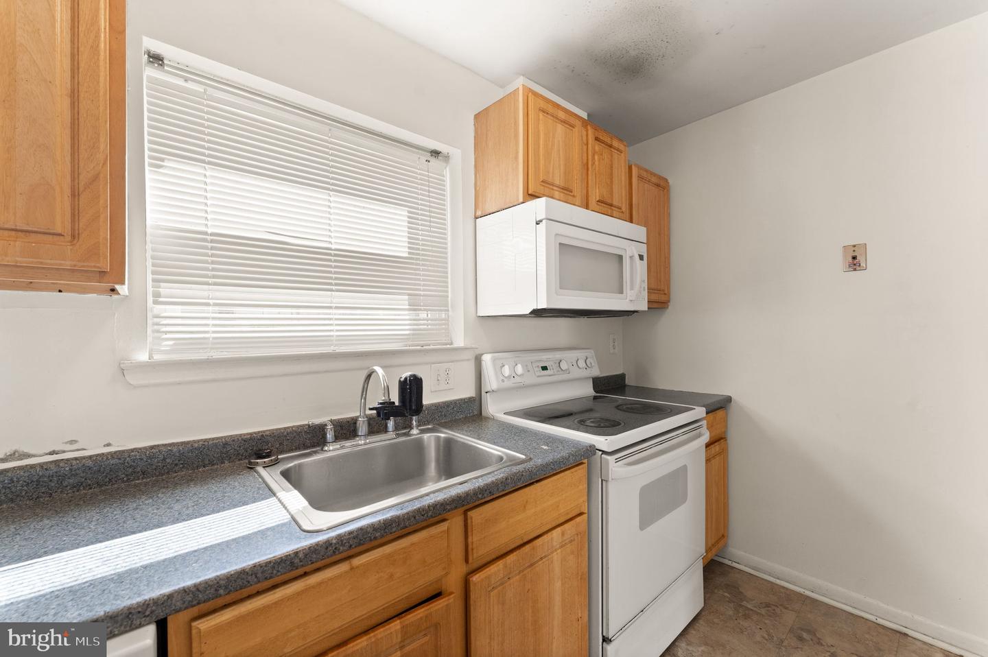 13838 BEAUJOLAIS CT, CHANTILLY, Virginia 20151, 2 Bedrooms Bedrooms, ,1 BathroomBathrooms,Residential,For sale,13838 BEAUJOLAIS CT,VAFX2272762 MLS # VAFX2272762