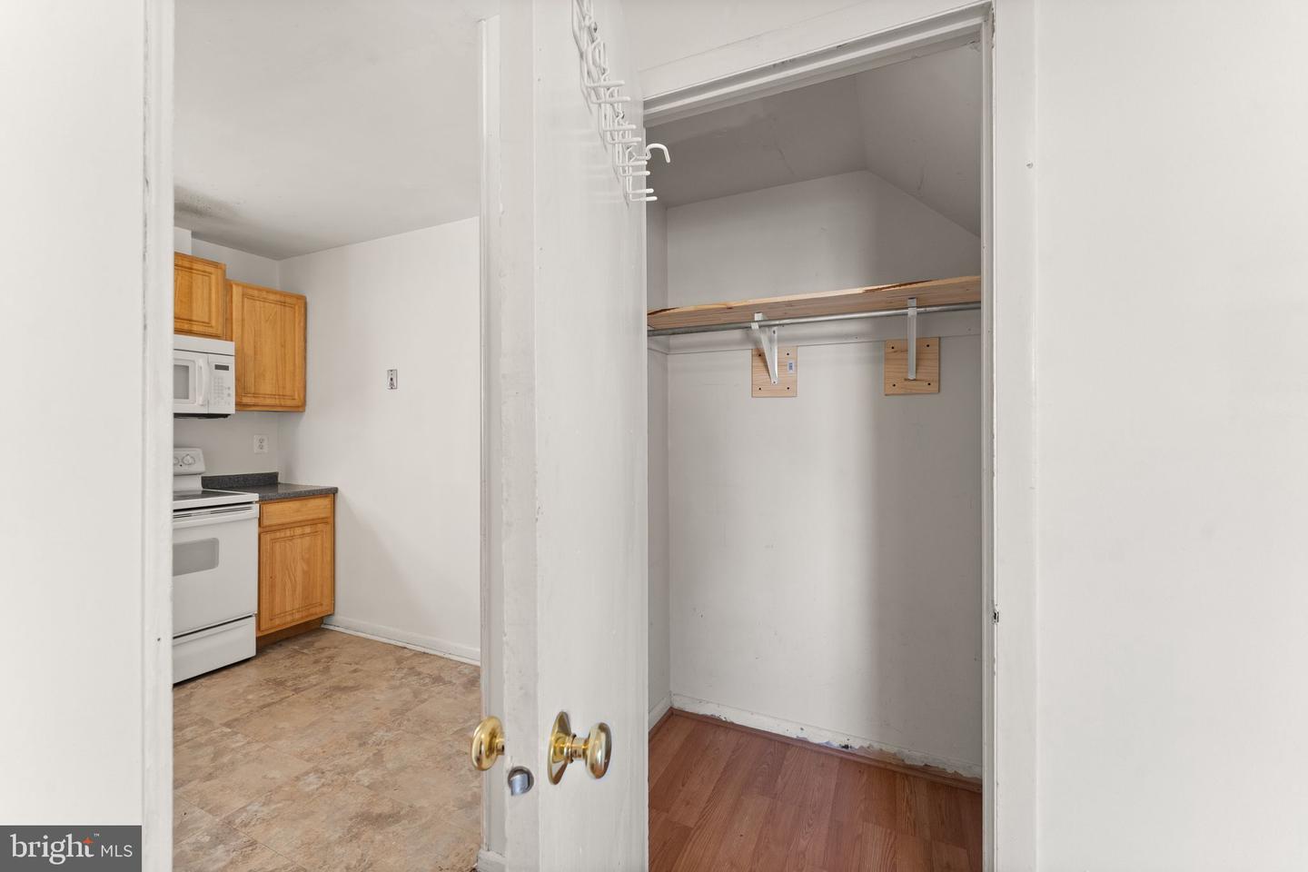 13838 BEAUJOLAIS CT, CHANTILLY, Virginia 20151, 2 Bedrooms Bedrooms, ,1 BathroomBathrooms,Residential,For sale,13838 BEAUJOLAIS CT,VAFX2272762 MLS # VAFX2272762
