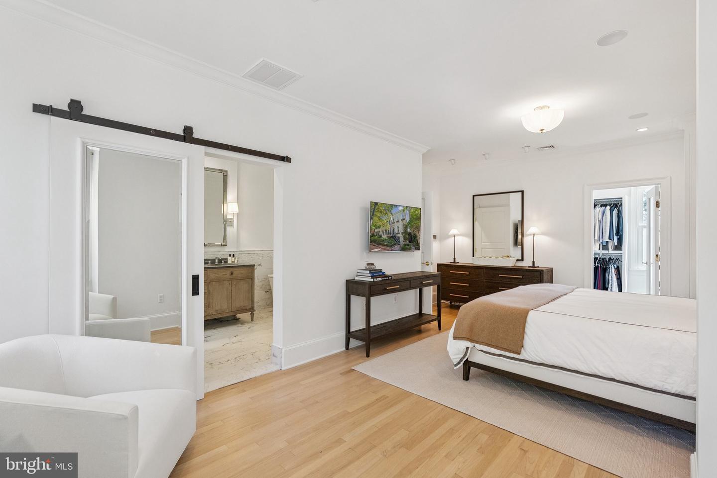 1415 33RD ST NW, WASHINGTON, District Of Columbia 20007, 4 Bedrooms Bedrooms, ,4 BathroomsBathrooms,Residential,For sale,1415 33RD ST NW,DCDC2225578 MLS # DCDC2225578