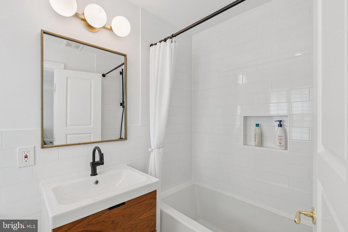 1415 33RD ST NW, WASHINGTON, District Of Columbia 20007, 4 Bedrooms Bedrooms, ,4 BathroomsBathrooms,Residential,For sale,1415 33RD ST NW,DCDC2225578 MLS # DCDC2225578