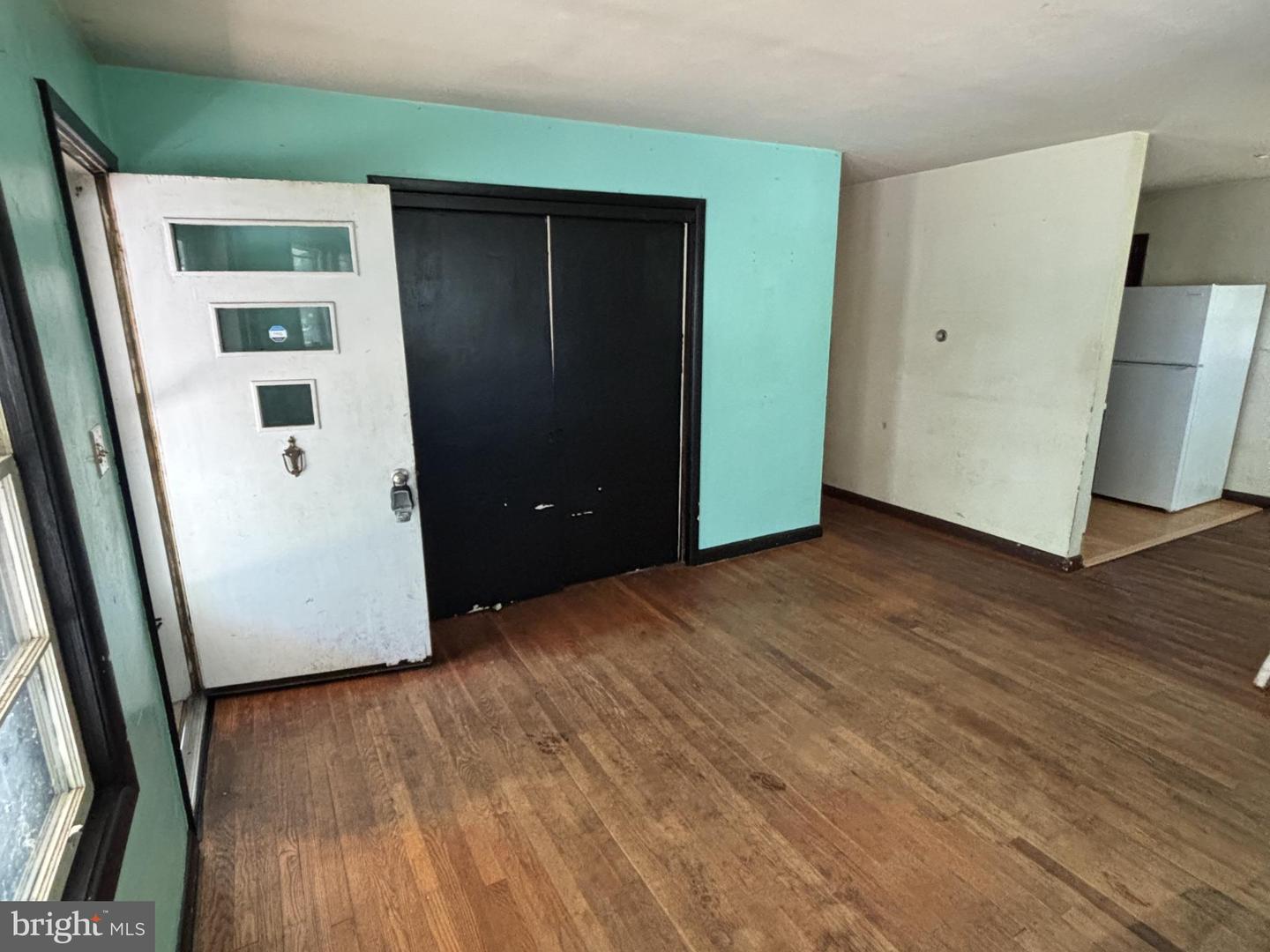 11 S EUCLID AVE, WINCHESTER, Virginia 22601, 3 Bedrooms Bedrooms, 4 Rooms Rooms,1 BathroomBathrooms,Residential,For sale,11 S EUCLID AVE,VAWI2009196 MLS # VAWI2009196