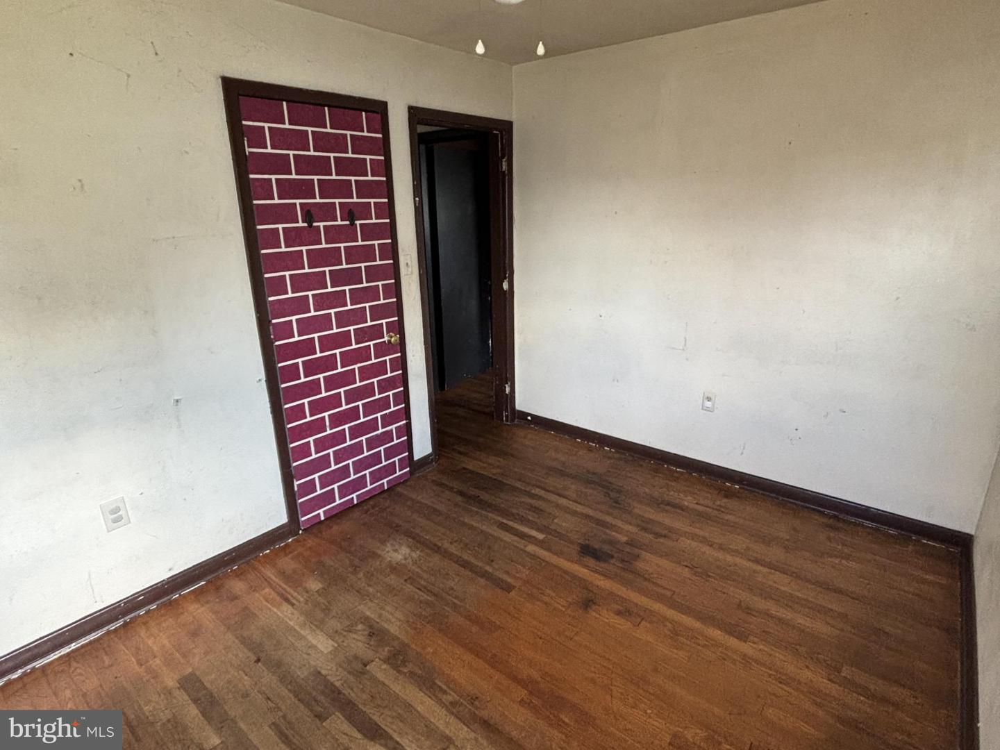 11 S EUCLID AVE, WINCHESTER, Virginia 22601, 3 Bedrooms Bedrooms, 4 Rooms Rooms,1 BathroomBathrooms,Residential,For sale,11 S EUCLID AVE,VAWI2009196 MLS # VAWI2009196