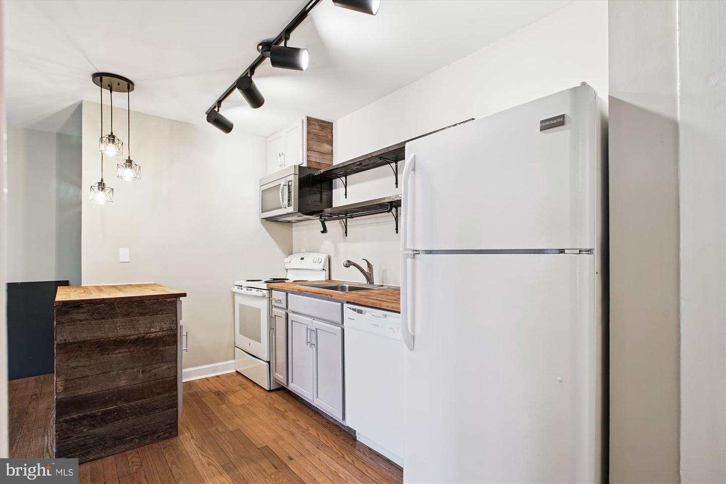 1706 DEWITT AVE #A, ALEXANDRIA, Virginia 22301, 1 Bedroom Bedrooms, ,1 BathroomBathrooms,Residential,For sale,1706 DEWITT AVE #A,VAAX2050540 MLS # VAAX2050540