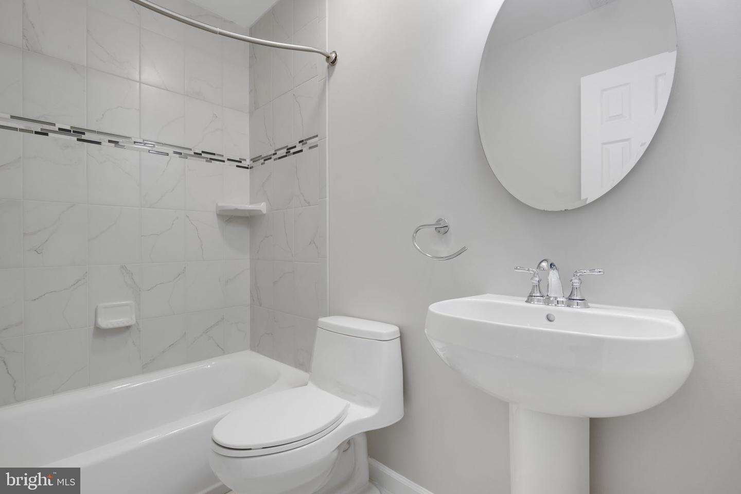 7267 OLDE LANTERN WAY, SPRINGFIELD, Virginia 22152, 3 Bedrooms Bedrooms, ,3 BathroomsBathrooms,Residential,For sale,7267 OLDE LANTERN WAY,VAFX2272850 MLS # VAFX2272850