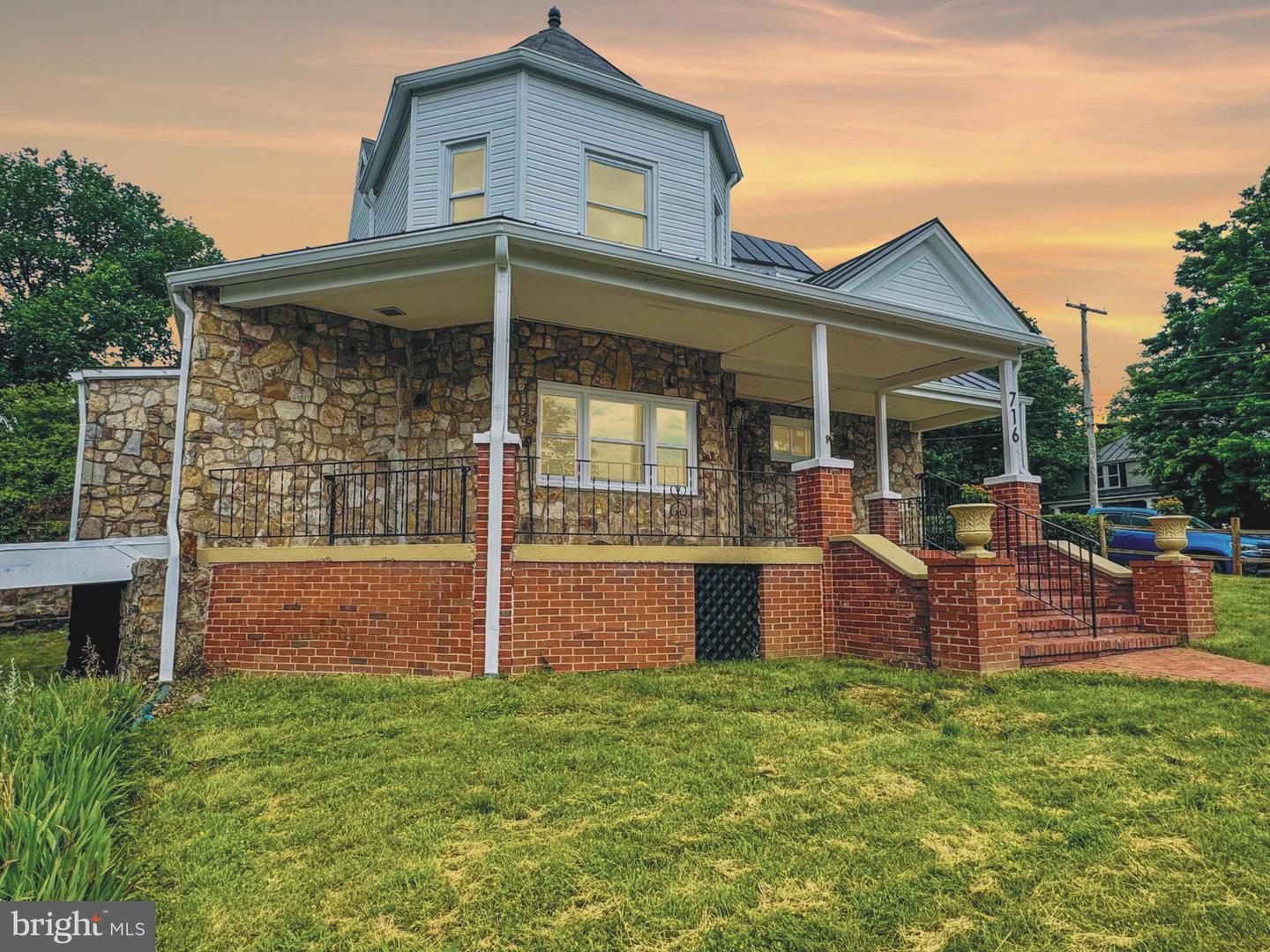 716 VILLA AVE, FRONT ROYAL, Virginia 22630, 4 Bedrooms Bedrooms, ,3 BathroomsBathrooms,Residential,For sale,716 VILLA AVE,VAWR2012494 MLS # VAWR2012494