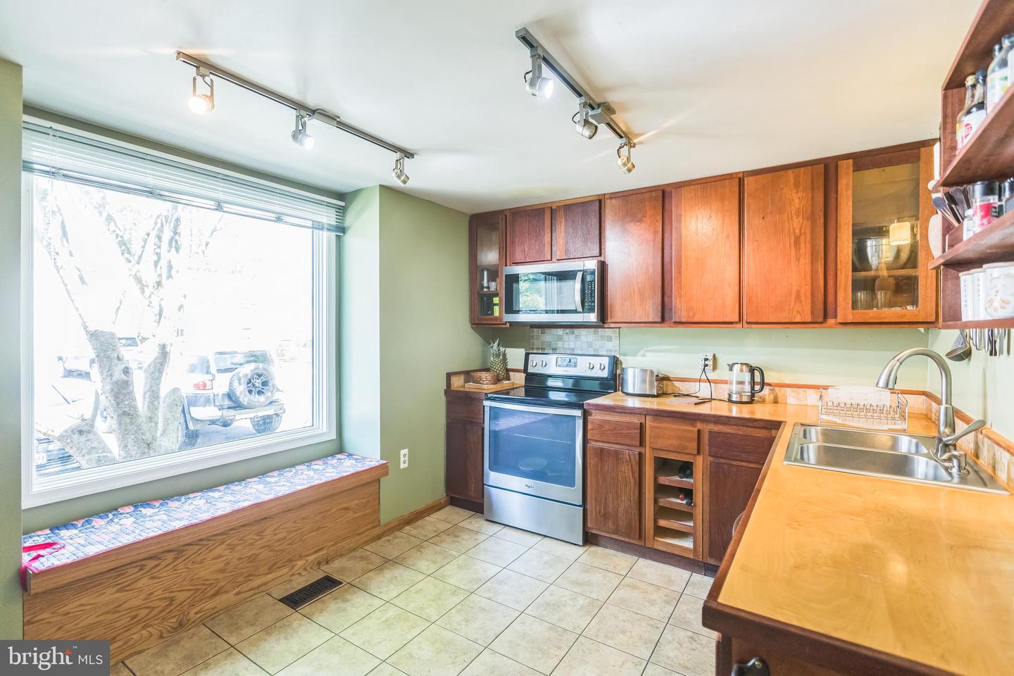 9427 CANDLEBERRY CT, BURKE, Virginia 22015, 3 Bedrooms Bedrooms, ,2 BathroomsBathrooms,Residential,For sale,9427 CANDLEBERRY CT,VAFX2235274 MLS # VAFX2235274