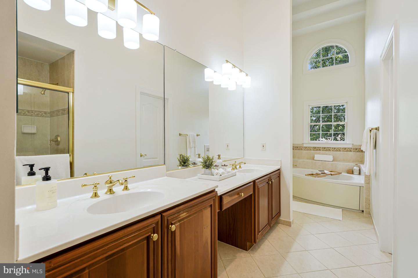 7740 LEGERE CT #35, MCLEAN, Virginia 22102, 3 Bedrooms Bedrooms, ,3 BathroomsBathrooms,Residential,For sale,7740 LEGERE CT #35,VAFX2244518 MLS # VAFX2244518