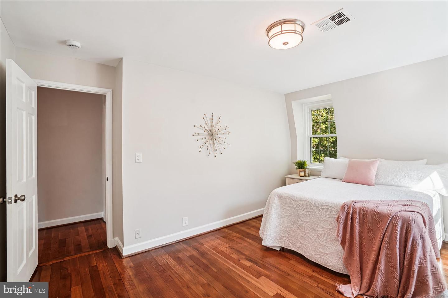 4642 31ST RD S, ARLINGTON, Virginia 22206, 3 Bedrooms Bedrooms, ,2 BathroomsBathrooms,Residential,For sale,4642 31ST RD S,VAAR2062706 MLS # VAAR2062706