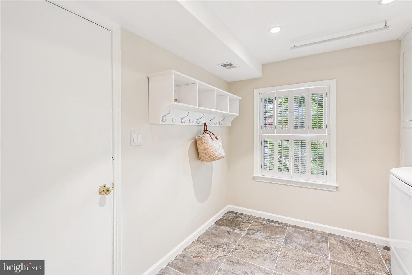 8221 CAPTAIN HAWKINS CT, ANNANDALE, Virginia 22003, 4 Bedrooms Bedrooms, ,2 BathroomsBathrooms,Residential,For sale,8221 CAPTAIN HAWKINS CT,VAFX2263450 MLS # VAFX2263450