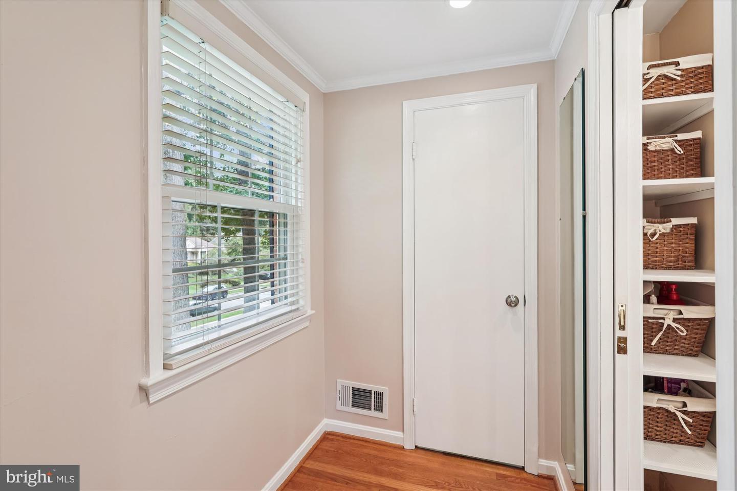 8221 CAPTAIN HAWKINS CT, ANNANDALE, Virginia 22003, 4 Bedrooms Bedrooms, ,2 BathroomsBathrooms,Residential,For sale,8221 CAPTAIN HAWKINS CT,VAFX2263450 MLS # VAFX2263450