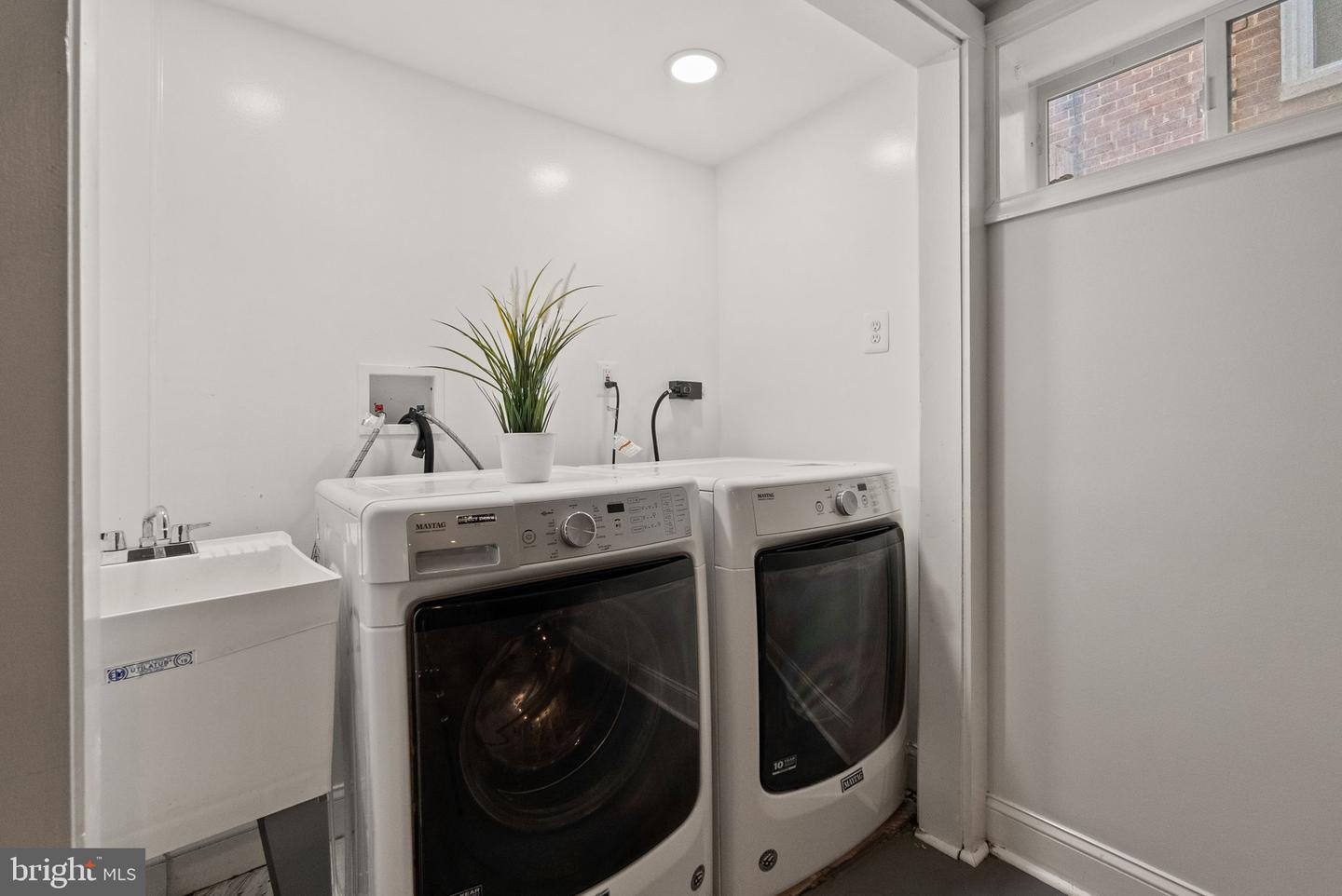 518 RIGGS RD NE, WASHINGTON, District Of Columbia 20011, 3 Bedrooms Bedrooms, ,1 BathroomBathrooms,Residential,For sale,518 RIGGS RD NE,DCDC2221646 MLS # DCDC2221646