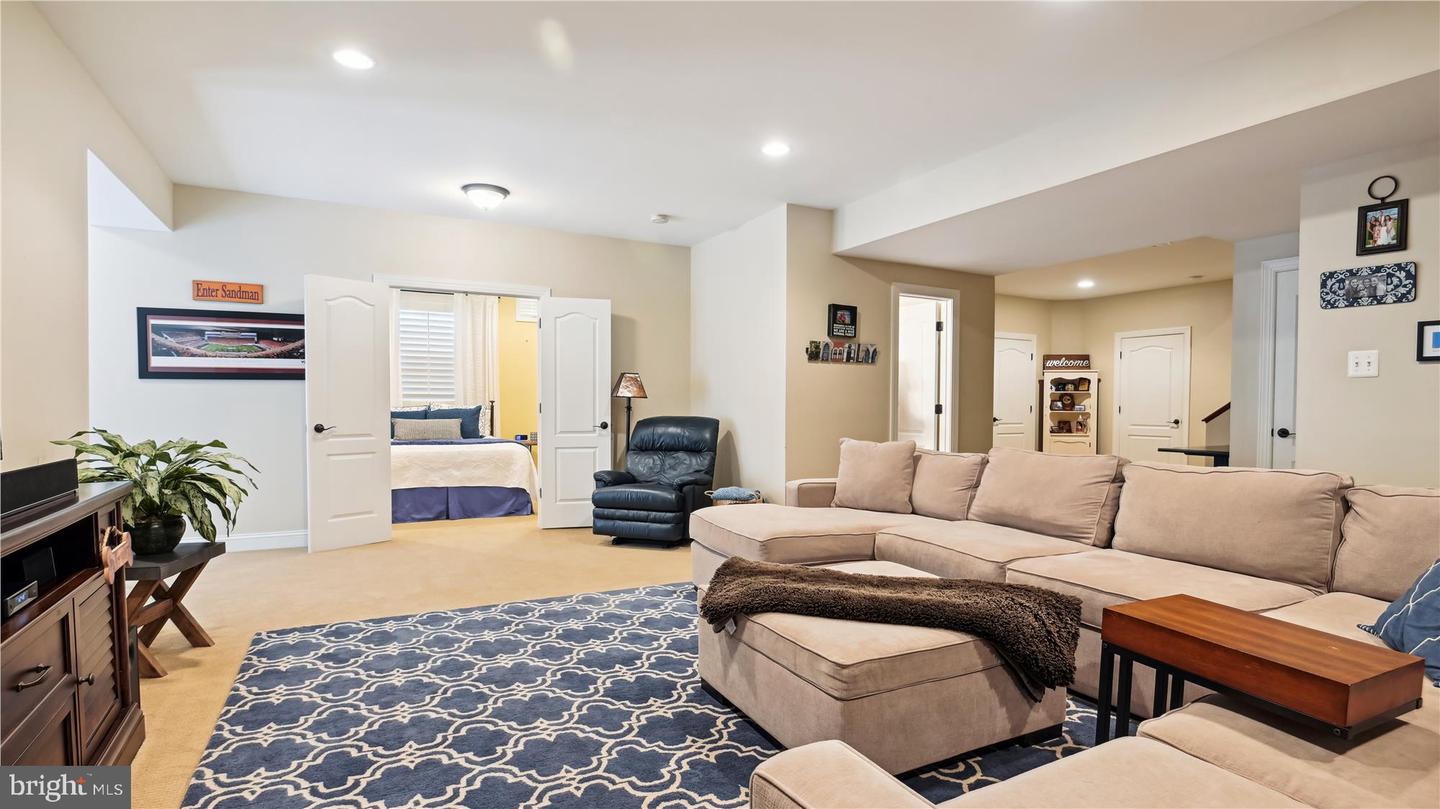 8761 FLOWERING DOGWOOD LN, LORTON, Virginia 22079, 6 Bedrooms Bedrooms, ,3 BathroomsBathrooms,Residential,For sale,8761 FLOWERING DOGWOOD LN,VAFX2266914 MLS # VAFX2266914