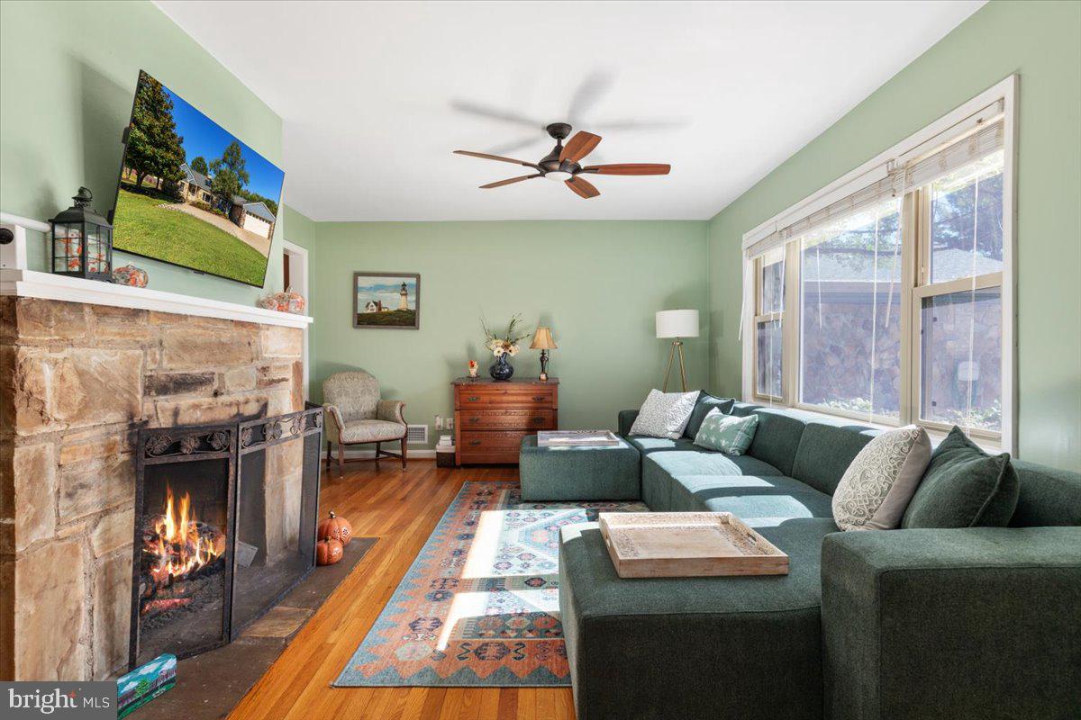 9019 SUDLEY RD, MANASSAS, Virginia 20110, 4 Bedrooms Bedrooms, ,3 BathroomsBathrooms,Residential,For sale,9019 SUDLEY RD,VAMN2009354 MLS # VAMN2009354
