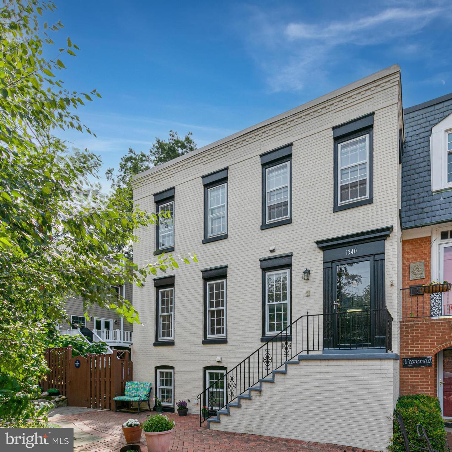 1340 N LYNNBROOK DR, ARLINGTON, Virginia 22201, 5 Bedrooms Bedrooms, ,3 BathroomsBathrooms,Residential,For sale,1340 N LYNNBROOK DR,VAAR2063898 MLS # VAAR2063898