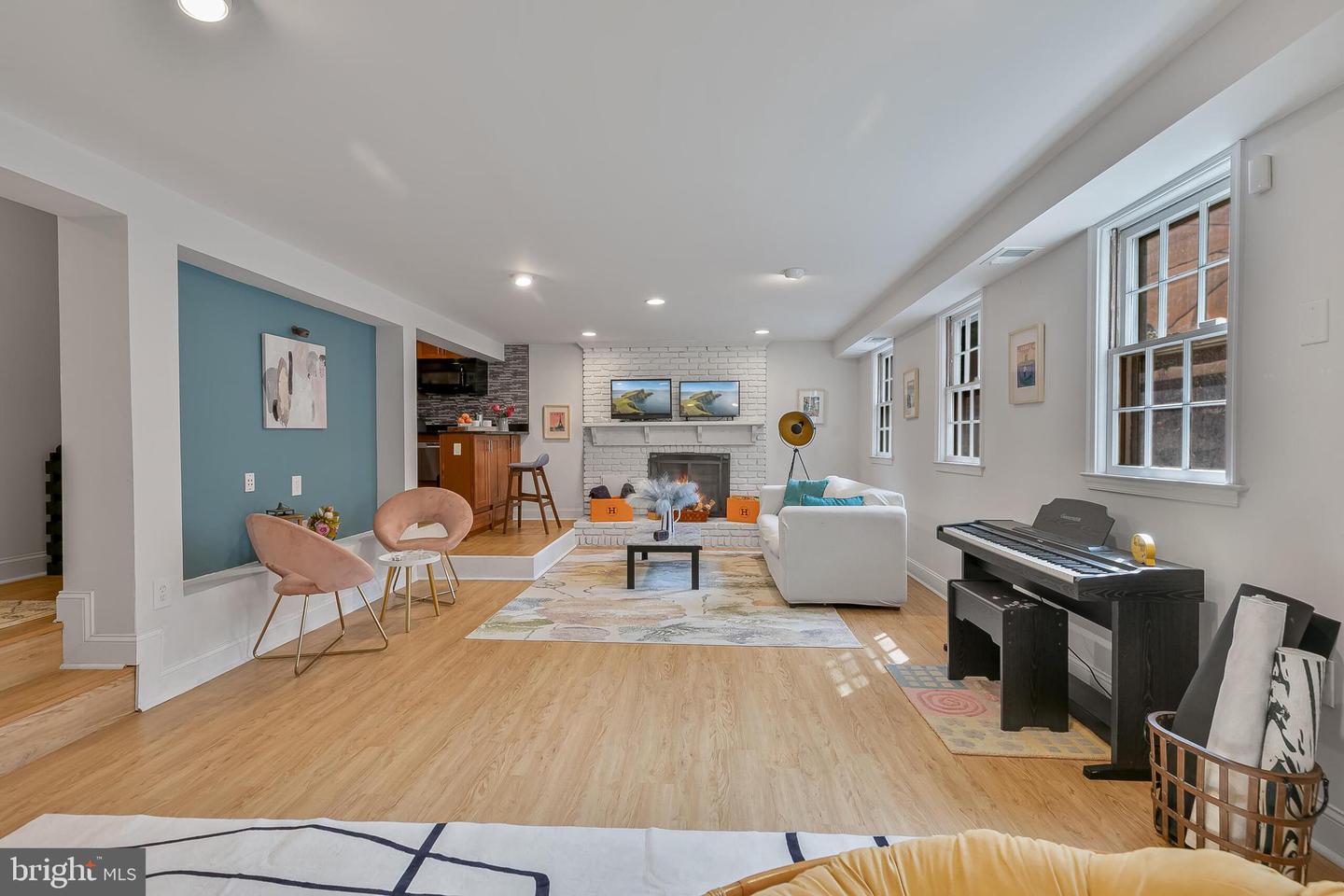 1340 N LYNNBROOK DR, ARLINGTON, Virginia 22201, 5 Bedrooms Bedrooms, ,3 BathroomsBathrooms,Residential,For sale,1340 N LYNNBROOK DR,VAAR2063898 MLS # VAAR2063898