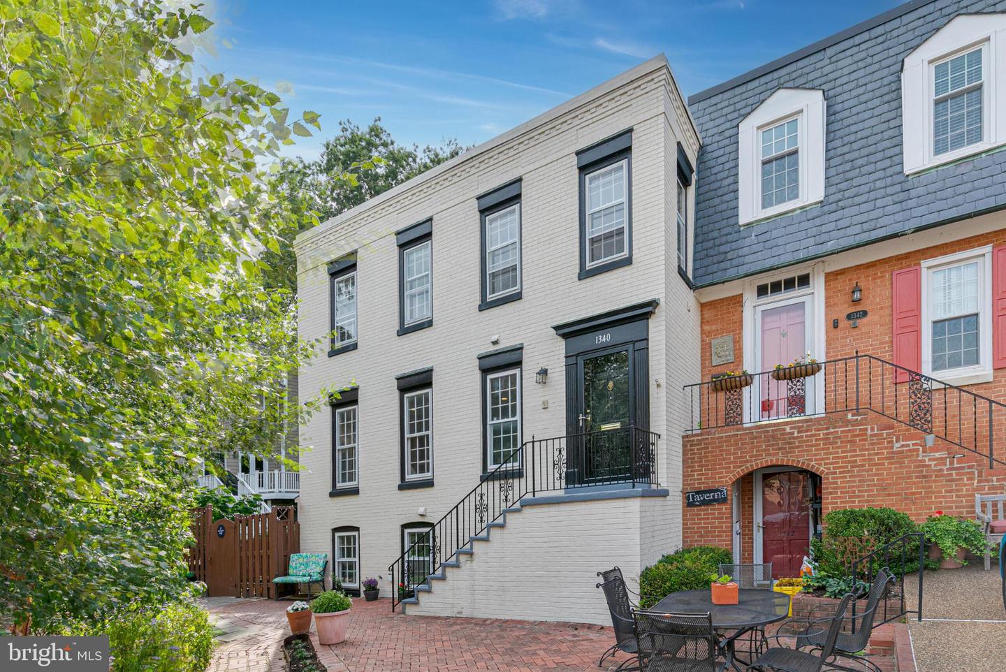 1340 N LYNNBROOK DR, ARLINGTON, Virginia 22201, 5 Bedrooms Bedrooms, ,3 BathroomsBathrooms,Residential,For sale,1340 N LYNNBROOK DR,VAAR2063898 MLS # VAAR2063898