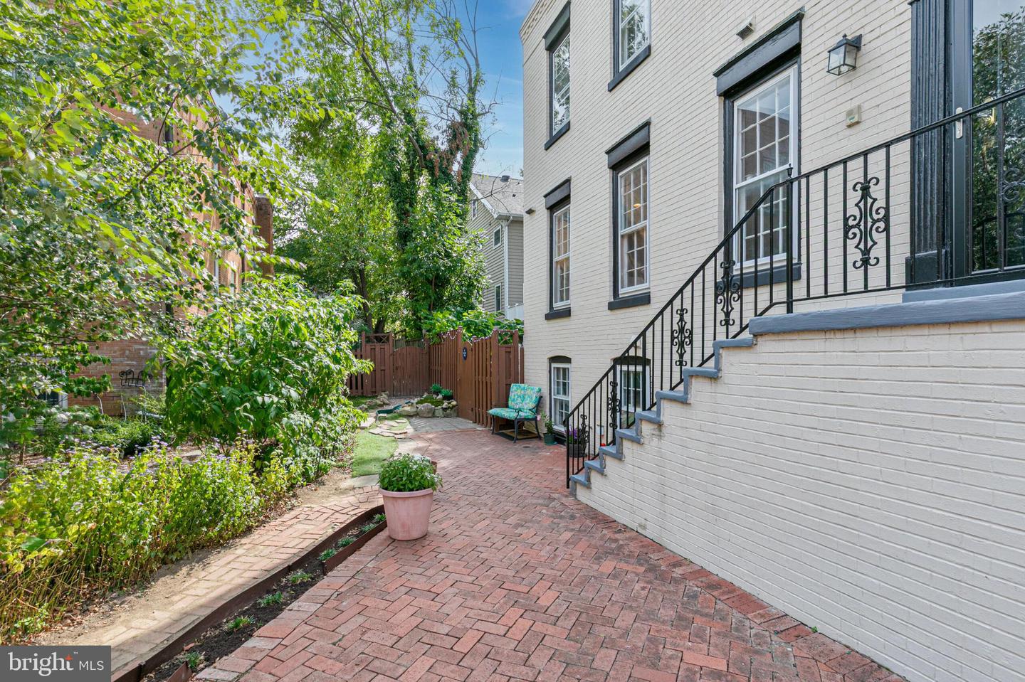 1340 N LYNNBROOK DR, ARLINGTON, Virginia 22201, 5 Bedrooms Bedrooms, ,3 BathroomsBathrooms,Residential,For sale,1340 N LYNNBROOK DR,VAAR2063898 MLS # VAAR2063898